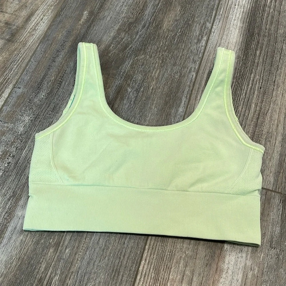 Ivivva (Girl’s Lululemon) Fly Tech Sports Bra Green size 8 - Picture 1 of 4